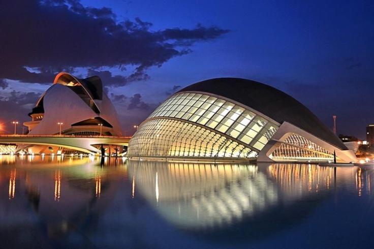 Apartamentos Ciudad De Las Artes Y Las Ciencias Валенсия Екстериор снимка